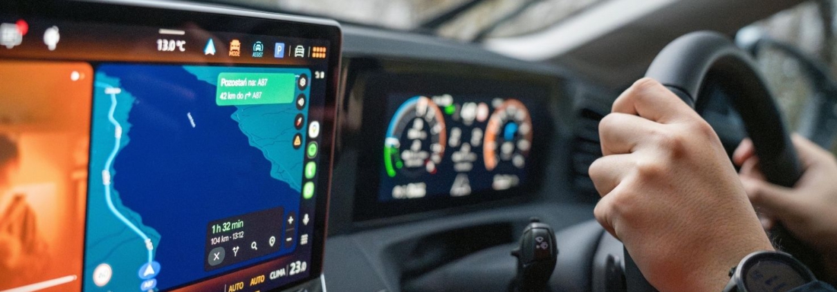 Fake Kennzeichen GPS Tracker schützt Fahrzeuge vor Benzindiebstahl und Kennzeichenbetrug – moderne Live-Überwachung 2026